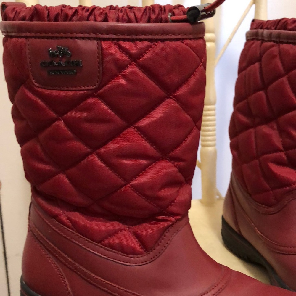 Original Womens Coach quilted boots, Red in size 5